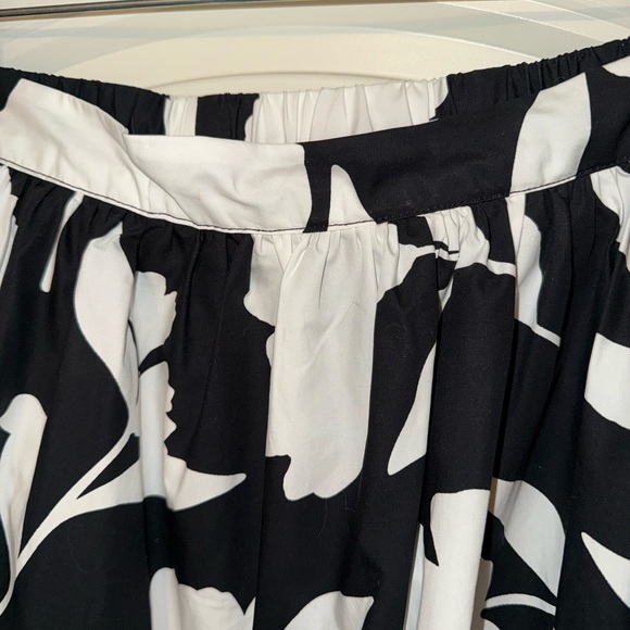 Kate Spade Black and White Floral A-Line Skirt with pockets - Picture 6 of 9